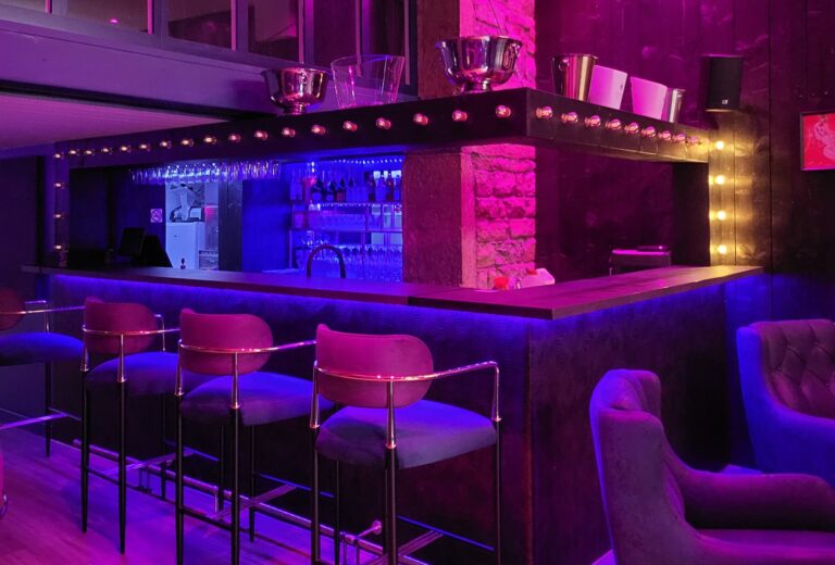 Bar à thème probiition speakeasy- années 20 - sortie insolite Lyon 69